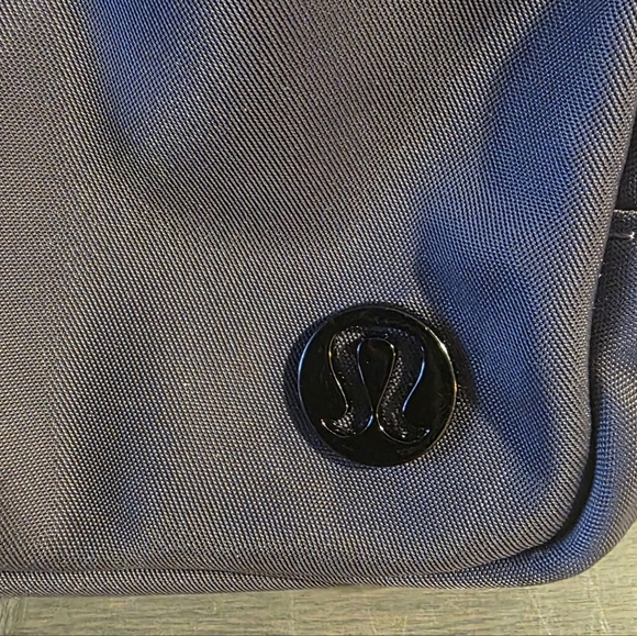 SOLD Lululemon Belt Bag 1L - Picture 3 of 7